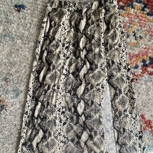 Snake skin midi skirt size Large